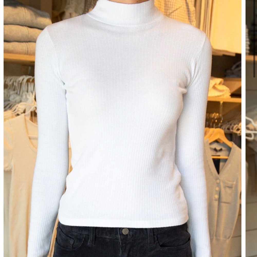 Brandy Melville Daniela Cotton Turtleneck!!